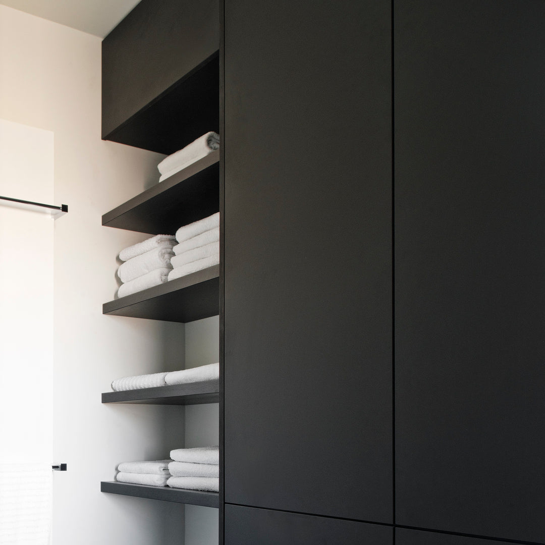Benut iedere centimeter van je badkamer met een maatwerk kast