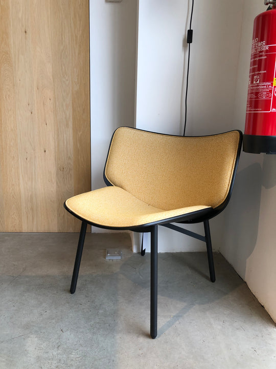 Hay - Dapper Lounge Chair - Zwart hout met gele stof - SALE Stoelen Hay   