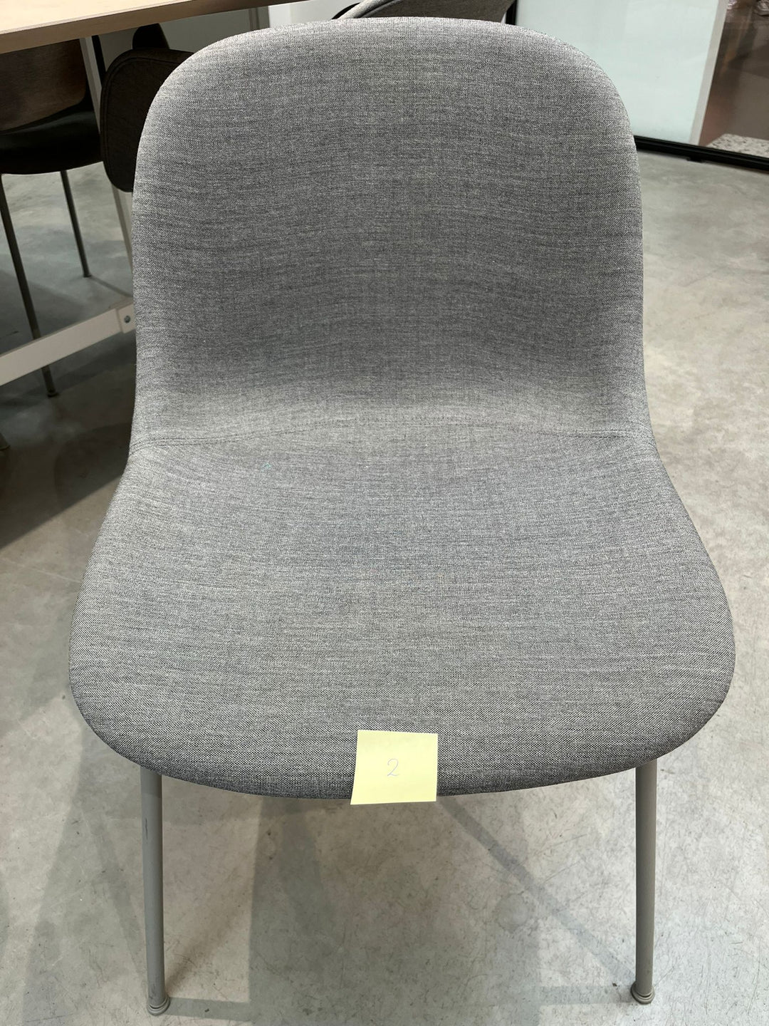 Muuto - Fiber Side Chair - Grijze Kvadrat Canvas Stoffering - SALE Stoelen Houtmerk