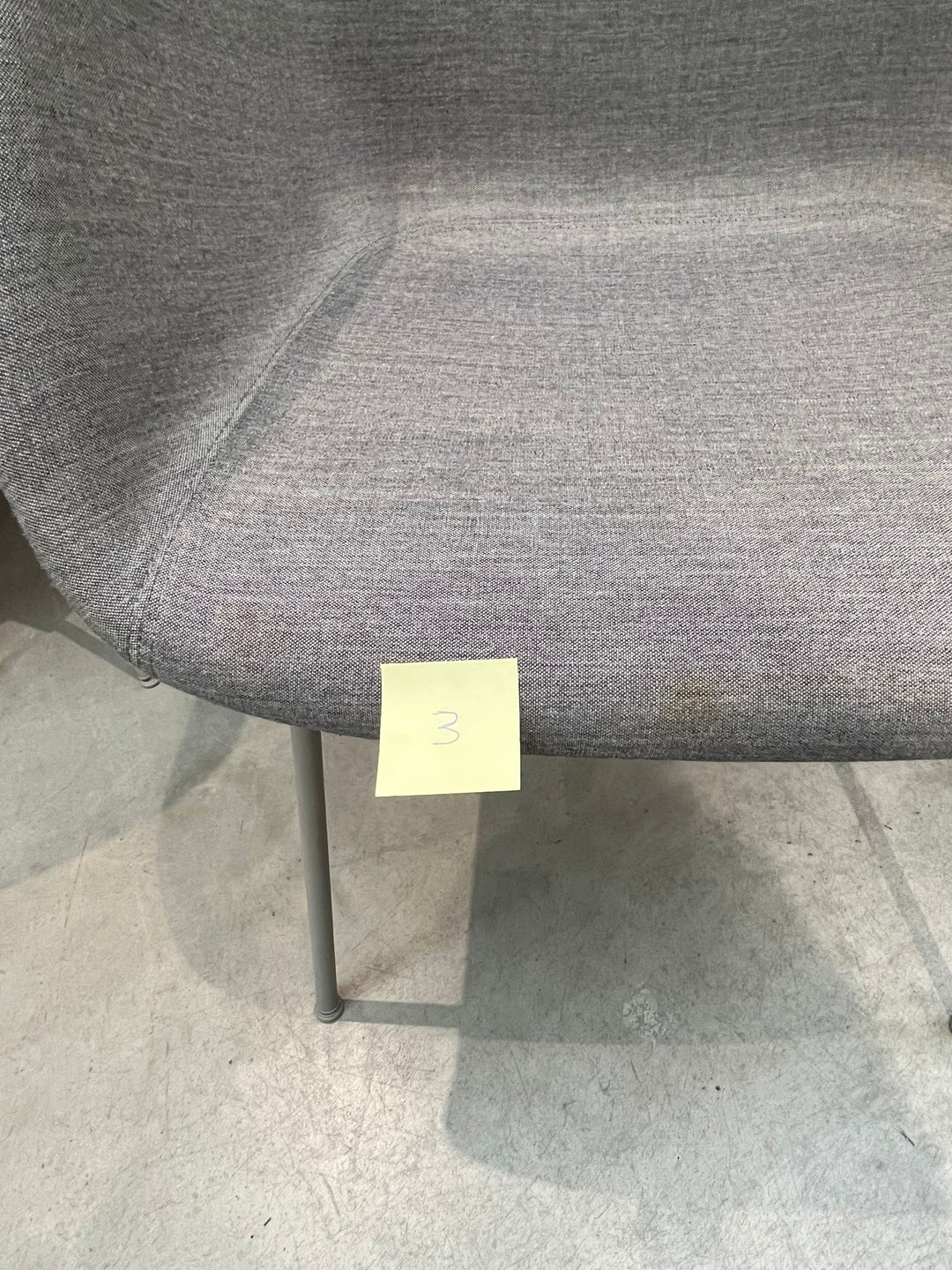 Muuto - Fiber Armchair - Grijze Kvadrat Remix Stoffering - SALE Stoelen Houtmerk