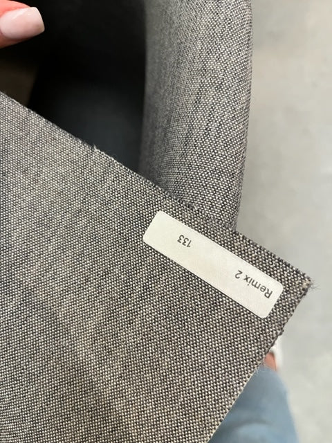 Muuto - Fiber Armchair - Grijze Kvadrat Remix Stoffering - SALE Stoelen Houtmerk