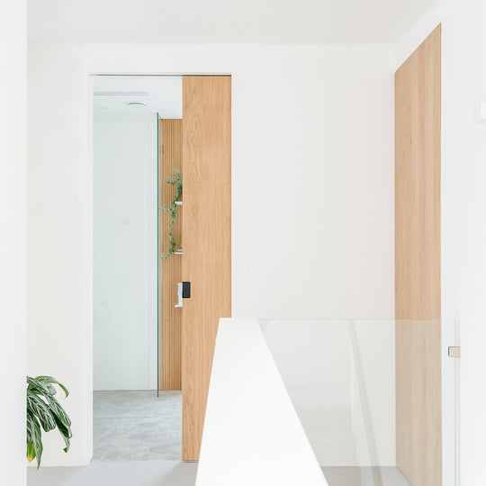 Houtmerk - Maatwerk houten Taatsdeur zonder kozijn - Eiken kaders Deuren Houtmerk