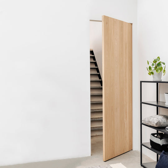 Houtmerk - Maatwerk houten Taatsdeur zonder kozijn - Noten Deuren Houtmerk