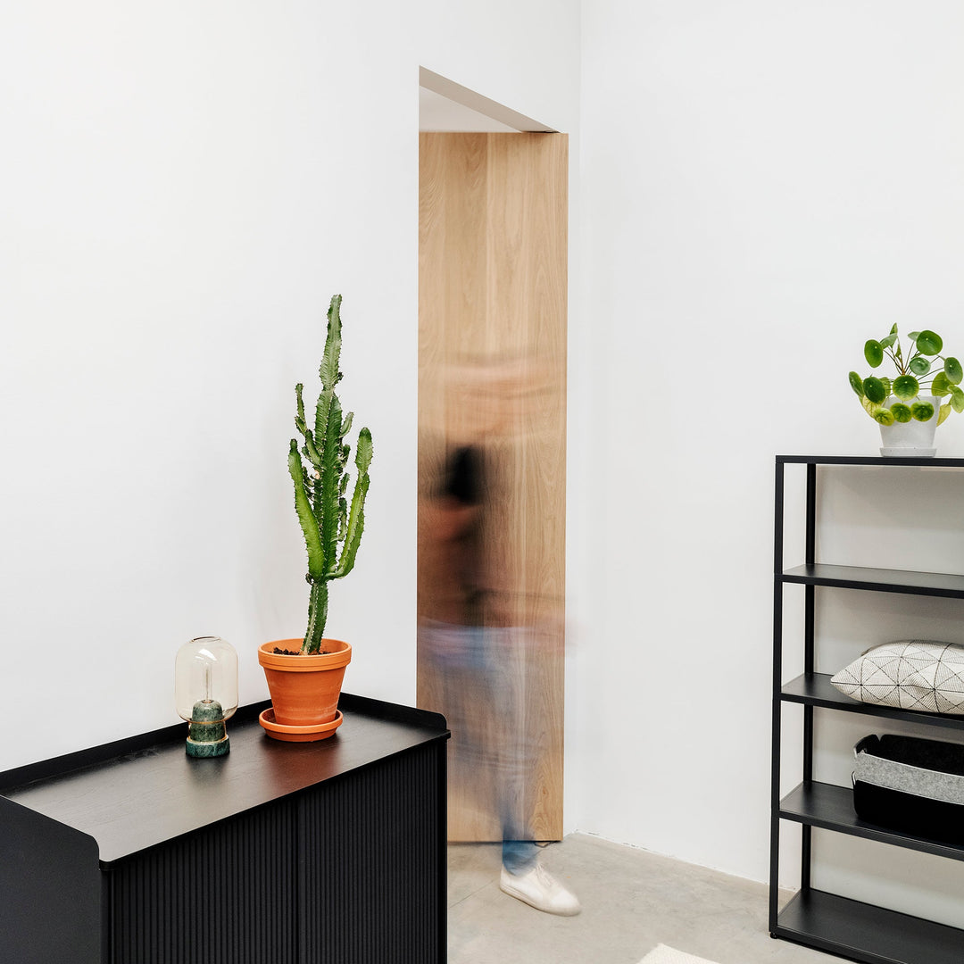 Houtmerk - Maatwerk houten Taatsdeur zonder kozijn - Noten Deuren Houtmerk