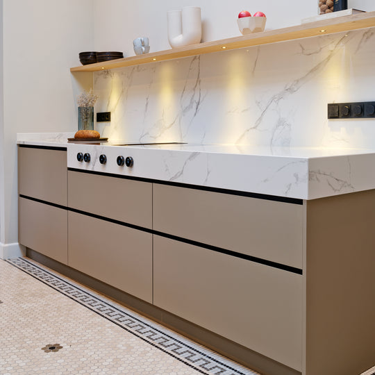 Houtmerk Ratio® - Plint voor keuken - Fenix Keukens Houtmerk