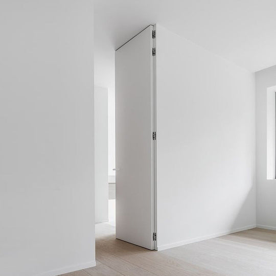 Houtmerk - Maatwerk houten deur met onzichtbaar kozijn - Noten Deuren Houtmerk