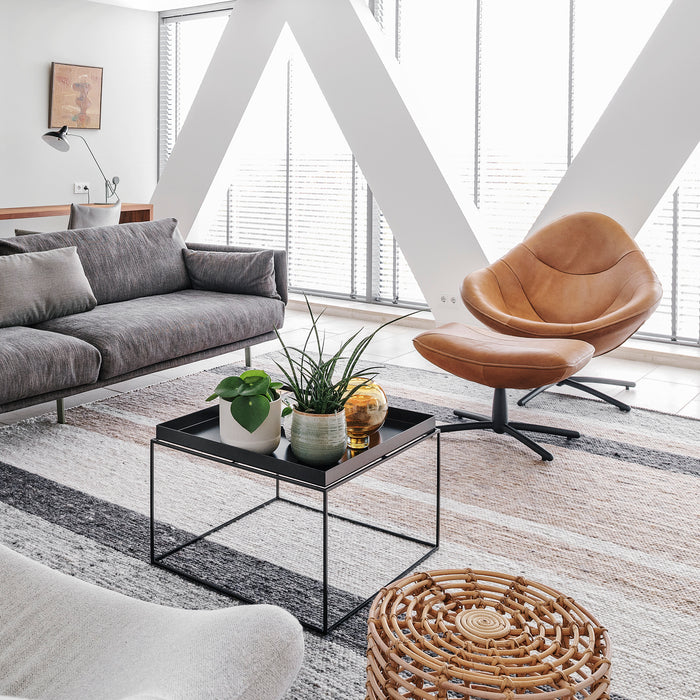Comfortabel design interieur met Perletta vloerkleed op maat, Label Hidde fauteuil en Bonaldo Structure sofa
