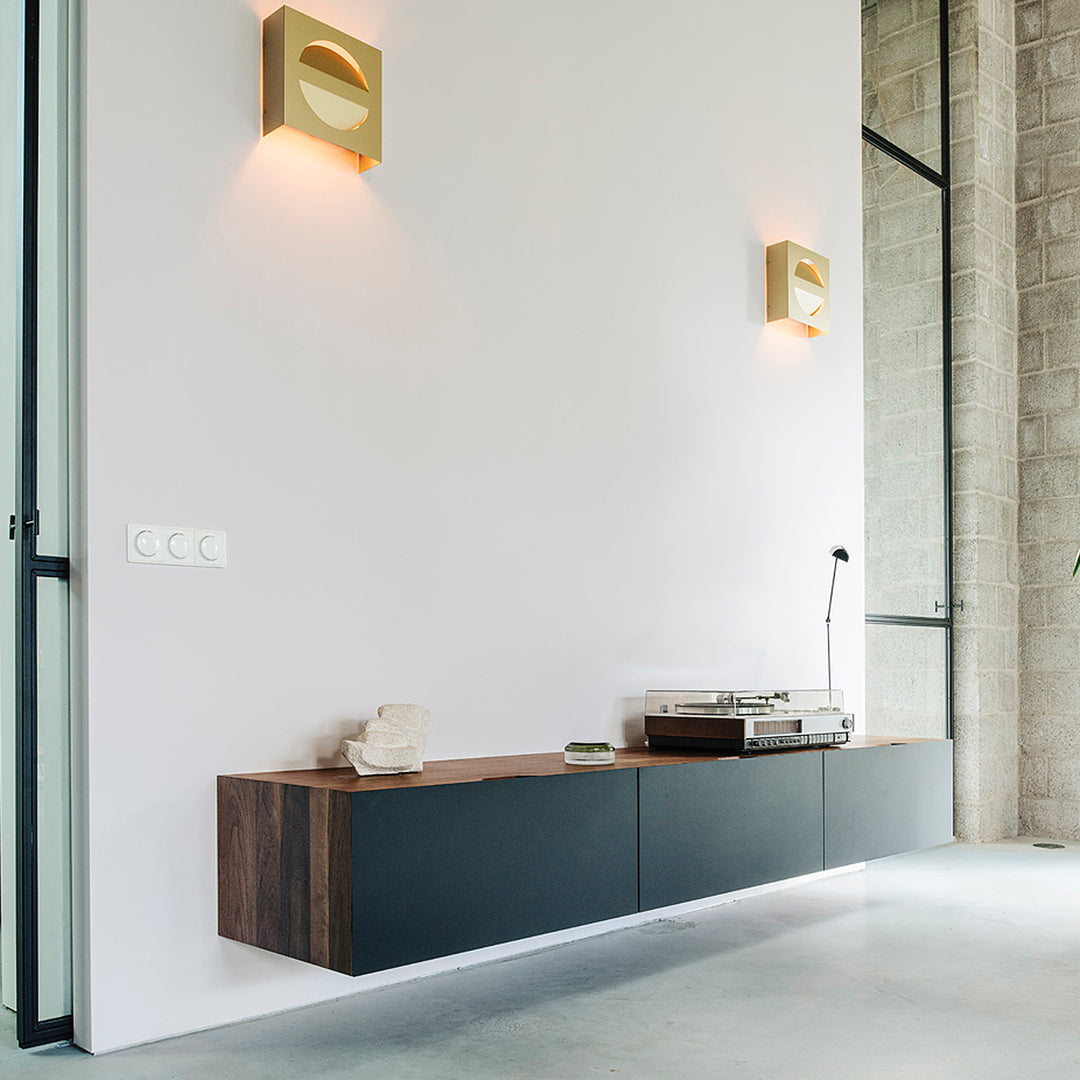 Houtmerk - Houten wandmeubel Azur - Massief noten met Arpa Fenix Kasten Houtmerk