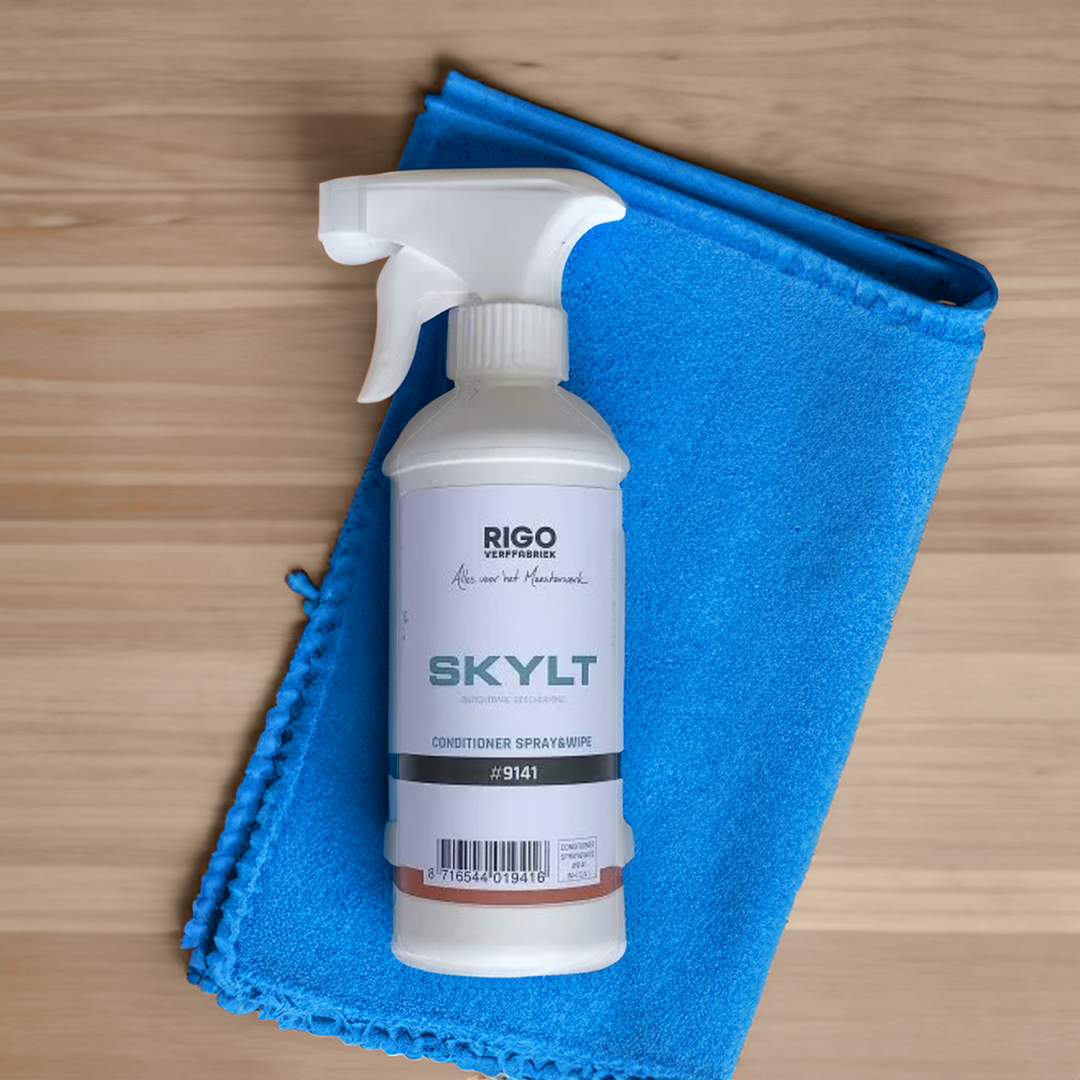 Skylt – Spray&Wipe Conditioner – Cleaner voor mat gelakte houten oppervlakken Afwerking en Onderhoud Houtmerk