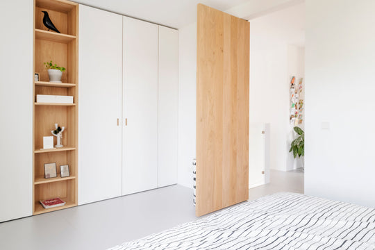 Houtmerk - Maatwerk houten Taatsdeur zonder kozijn - Noten Deuren Houtmerk