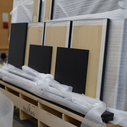 Houtmerk – Bewerking – Afwerking met kleurloze lak Bewerkingen Houtmerk