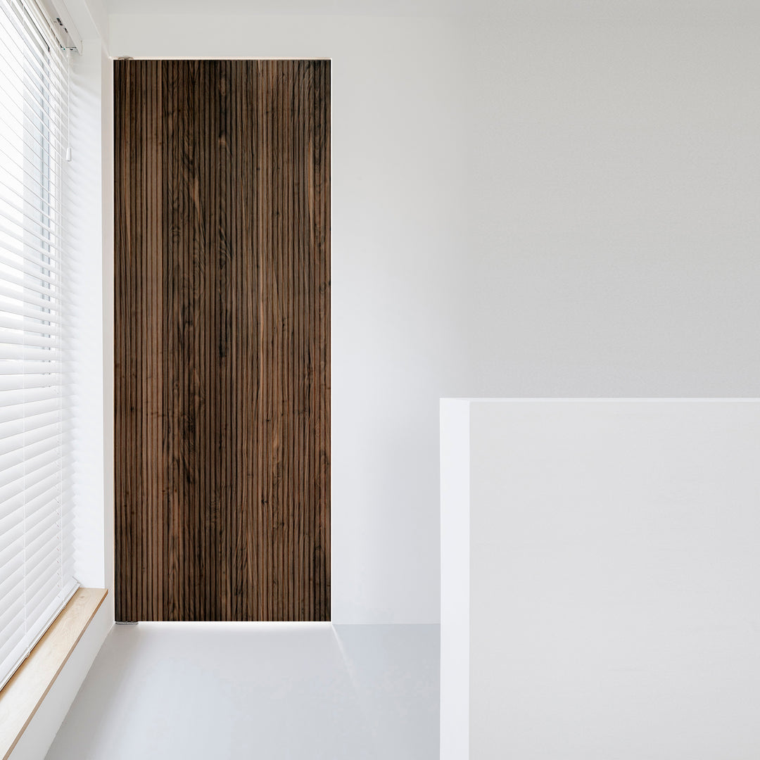 Houtmerk - Maatwerk houten Taatsdeur zonder kozijn - Geprofileerd noten Deuren Houtmerk