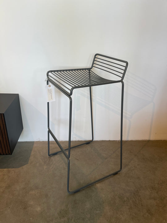 HAY - Hee Barstool - Barkruk Metaal Asphalt Grijs - SALE Stoelen Houtmerk