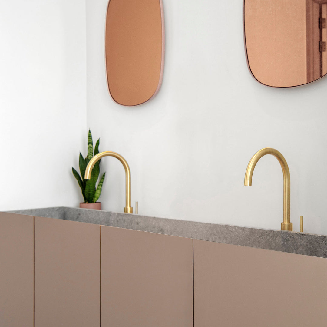 Houtmerk - Houten Badmeubel Niche - notenhout met verzonken natuursteen wastafel Badmeubels Houtmerk