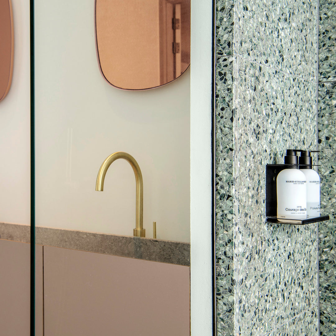 Houtmerk - Houten Badmeubel Lavar - notenhout met natuursteen opzetwastafel - Maatwerk Badmeubels Houtmerk