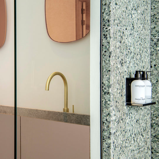 Houtmerk - Houten Badmeubel Lavar - notenhout met natuursteen opzetwastafel - Maatwerk Badmeubels Houtmerk