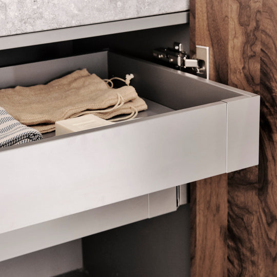 Houtmerk - Houten Badmeubel Niche - notenhout met verzonken natuursteen wastafel Badmeubels Houtmerk