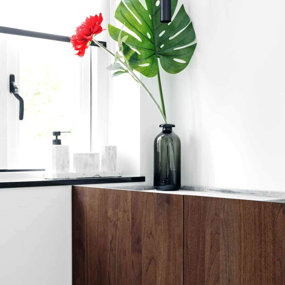 Houtmerk - Houten Badmeubel Niche - notenhout met verzonken natuursteen wastafel-Houtmerk-Houten Badmeubel Niche notenhout met natuurstenen wastafel | Houtmerk