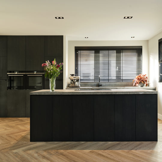 Ratio - Keukenfront GRIP - Massief eiken Primeur Zwarte beits Keukenfronten Houtmerk