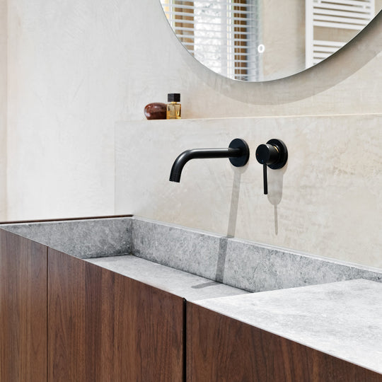 Houtmerk - Houten Badmeubel Niche - notenhout met verzonken natuursteen wastafel Badmeubels Houtmerk