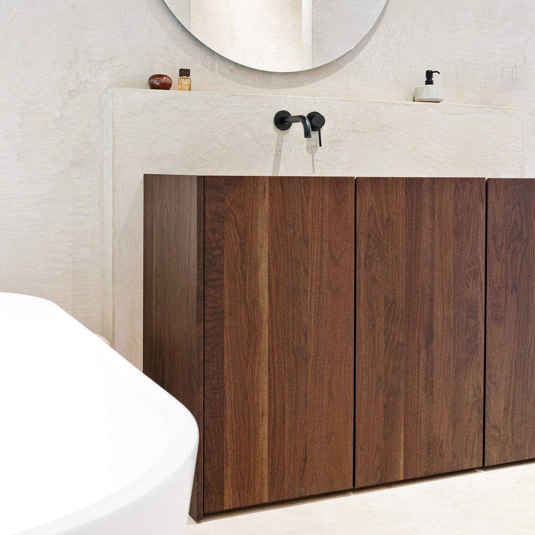 Houtmerk - Houten Badmeubel Niche - notenhout met verzonken natuursteen wastafel Badmeubels Houtmerk