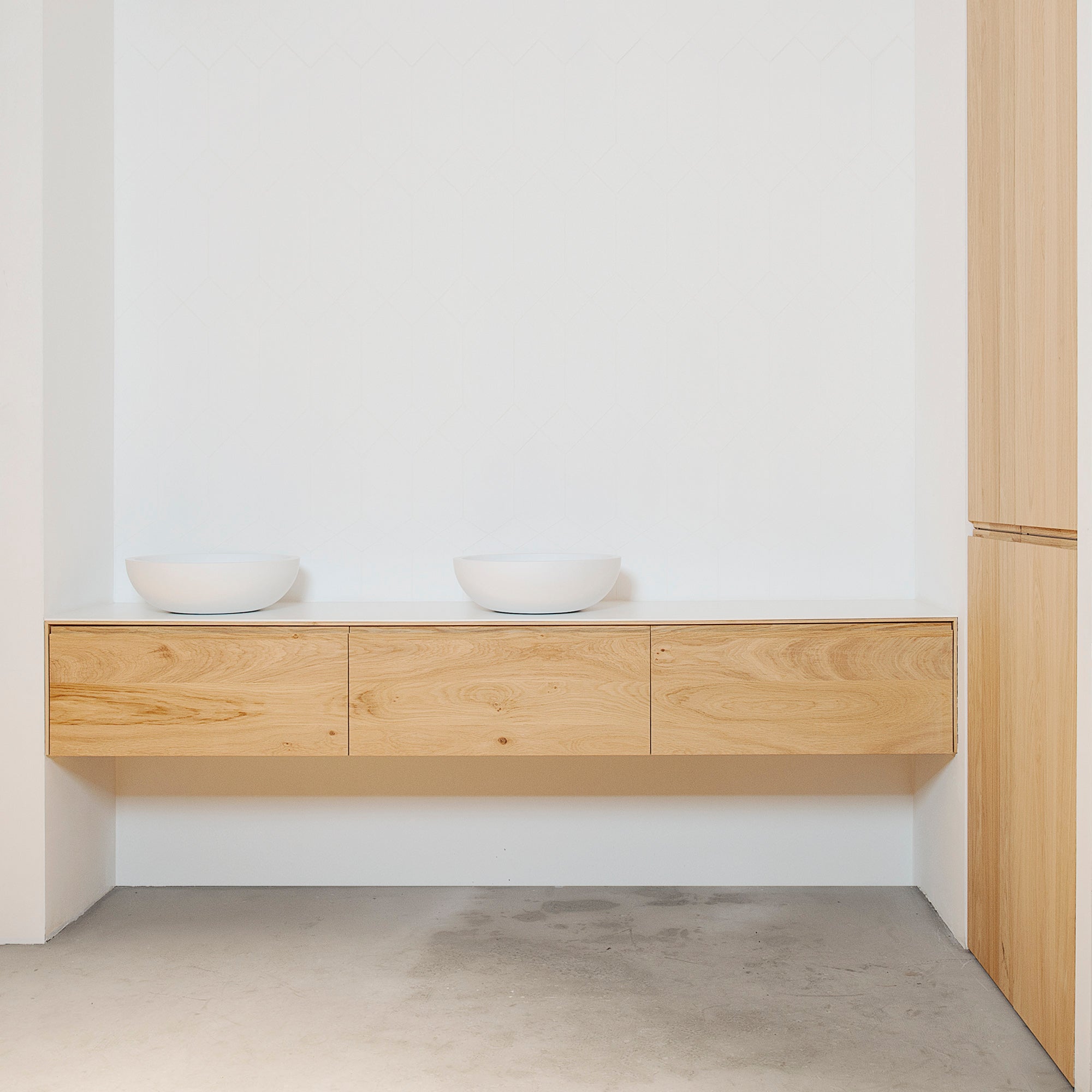 Houtmerk - Houten Badmeubel Malaga Plus met Corian werkblad - Massief hout maatwerk Badmeubels Houtmerk