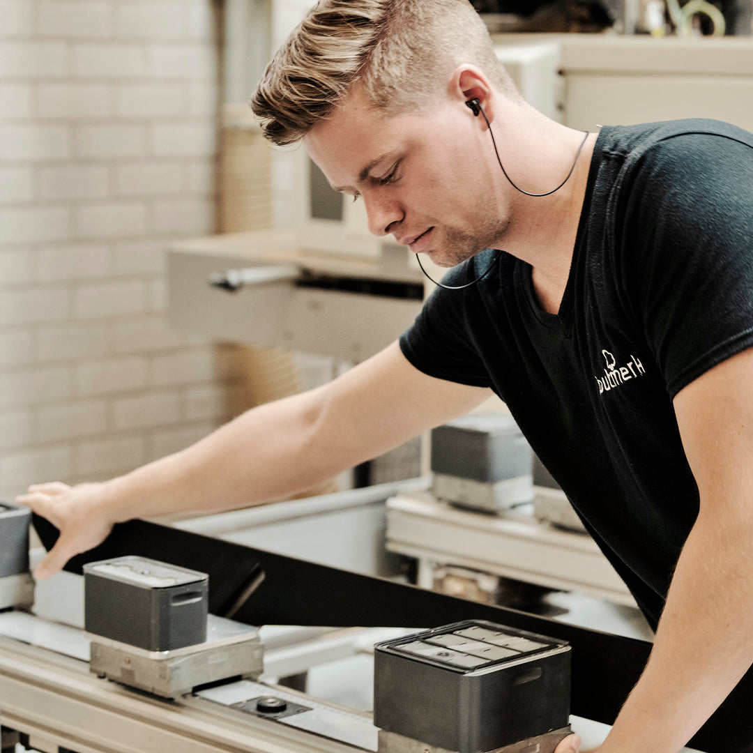 Houtmerk - En Suite Kast Porta 03 - Kast met stalen schuifdeuren Kastcombinatie Houtmerk