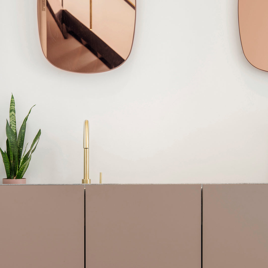 Houtmerk - Houten Badmeubel Lavar - notenhout met natuursteen opzetwastafel - Maatwerk Badmeubels Houtmerk