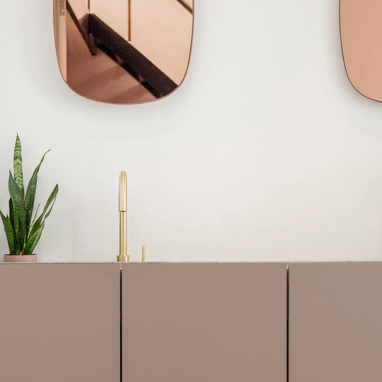 Houtmerk - Houten Badmeubel Lavar - notenhout met natuursteen opzetwastafel - Maatwerk Badmeubels Houtmerk