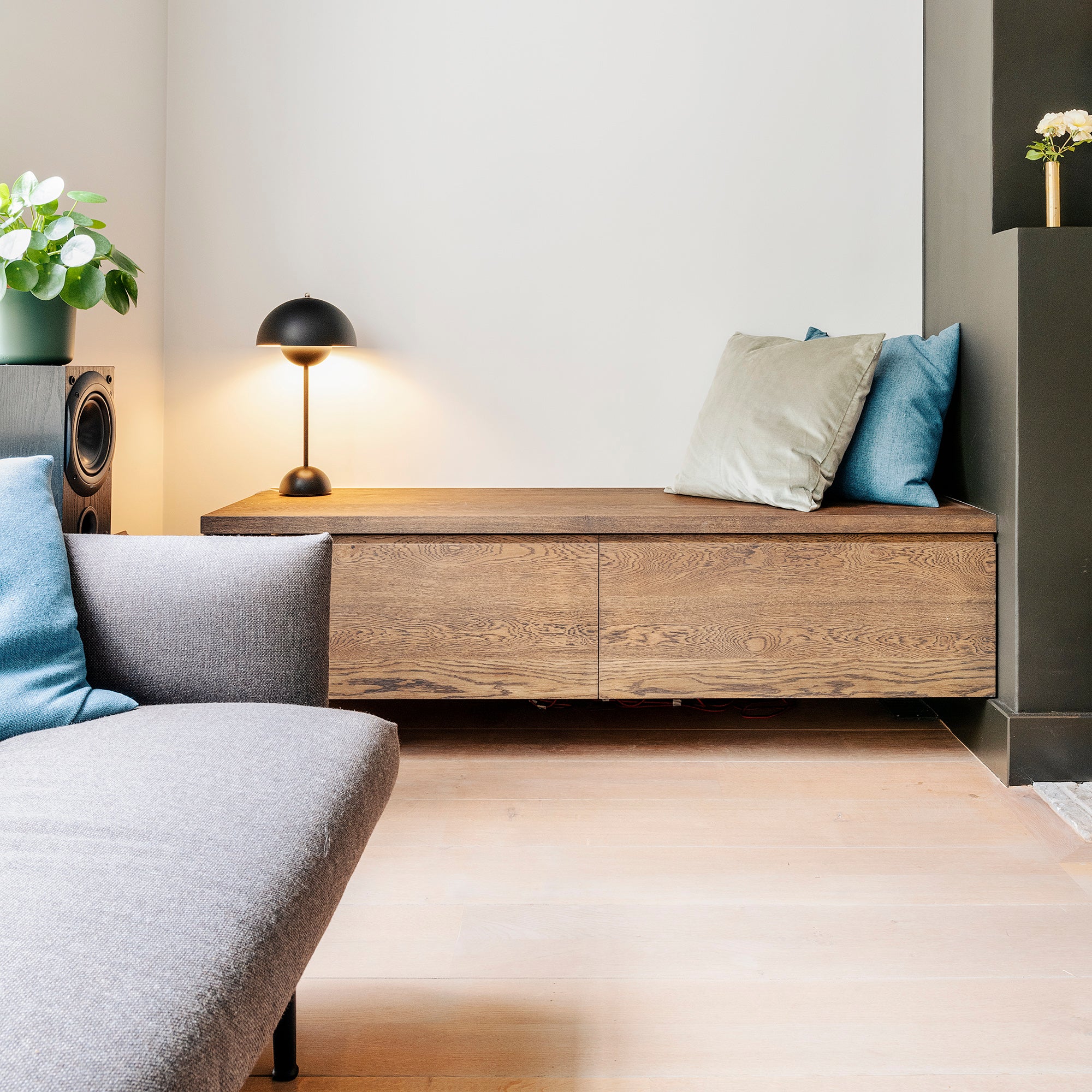 Samengesteld dutje Getand Massief houten wandmeubel of TV-meubel bij haard - maatwerk | Houtmerk