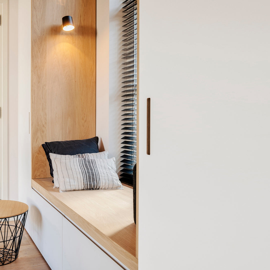 Houtmerk - Kast Buco 02 - Hoge kast met nis en zitelement Kastcombinatie Houtmerk