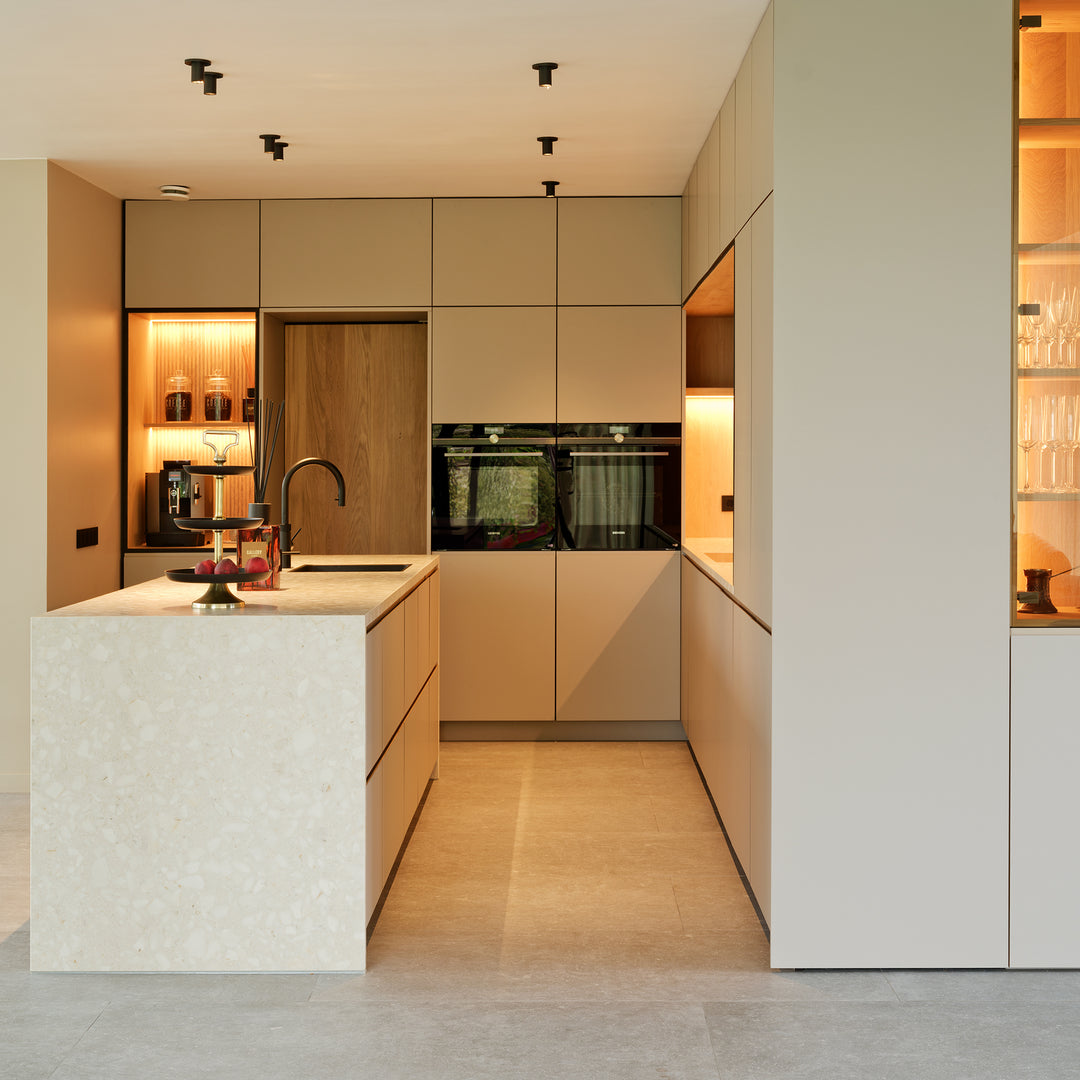 Houtmerk Ratio® - Vakkenkast Prisma - Vitrinekast massief hout Houtmerk
