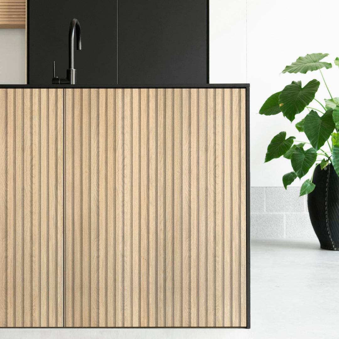 Houtmerk - Houten Badmeubel Niche - Geprofileerd notenhout met verzonken natuursteen wastafel Badmeubels Houtmerk