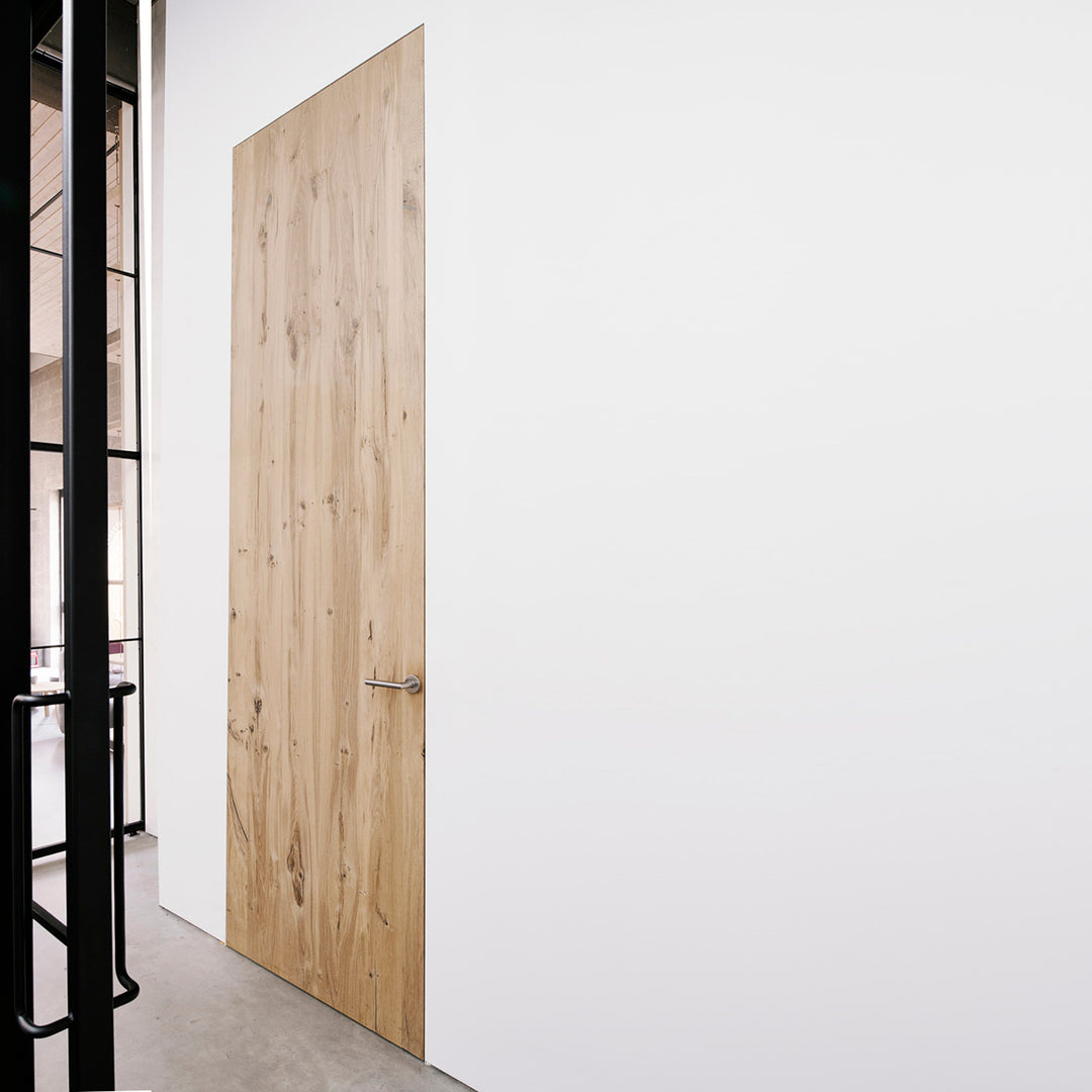 Houtmerk - Maatwerk houten deur met onzichtbaar kozijn - Eiken Deuren Houtmerk   