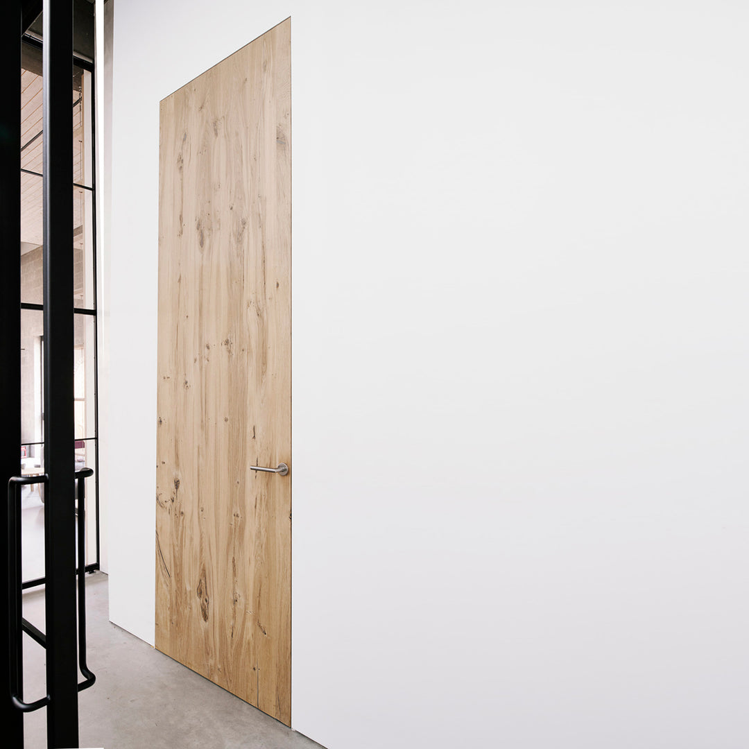 Houtmerk - Maatwerk houten deur met onzichtbaar kozijn - Eiken Deuren Houtmerk