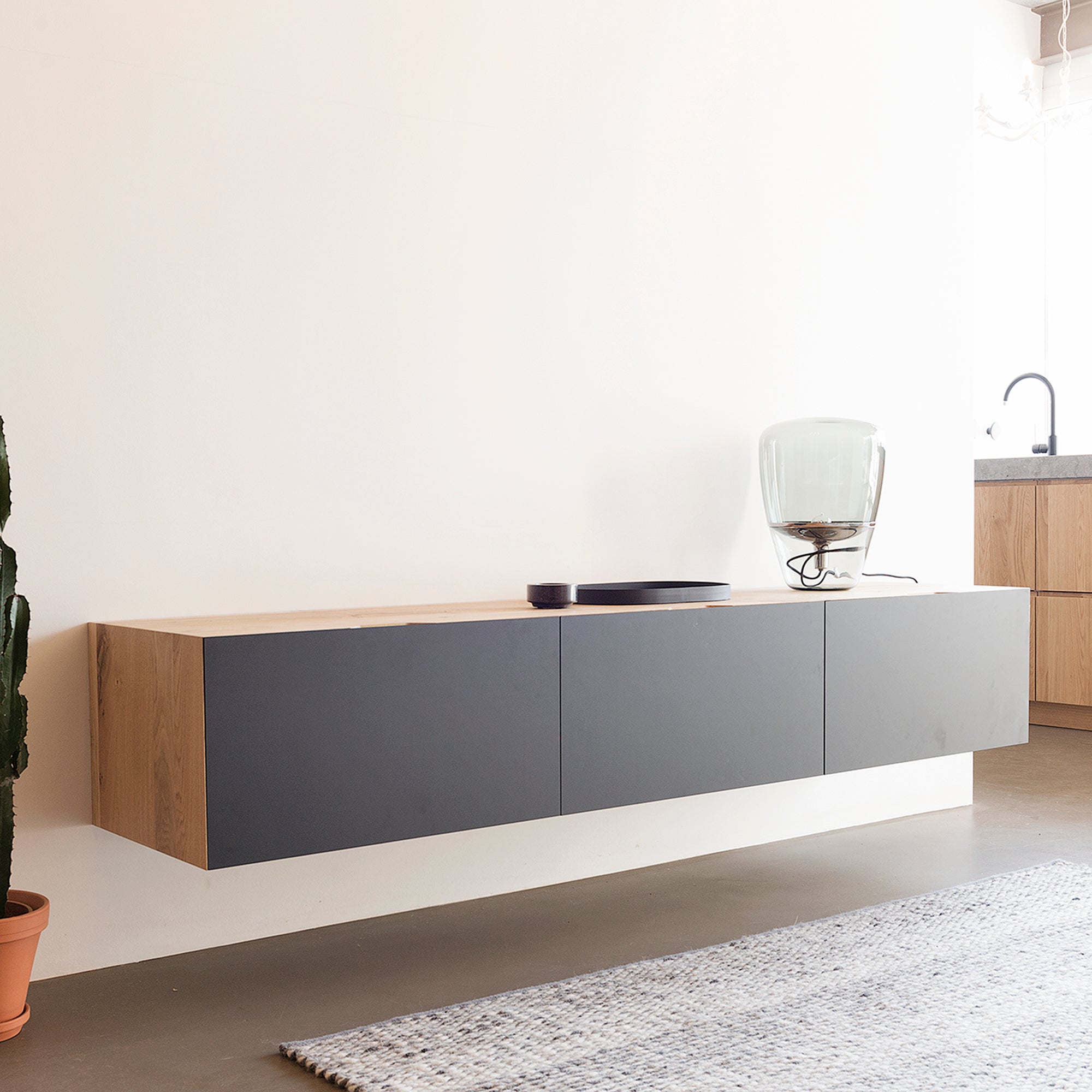 Houtmerk - Houten wandmeubel Azur - Massief noten met stalen frame Kasten Houtmerk