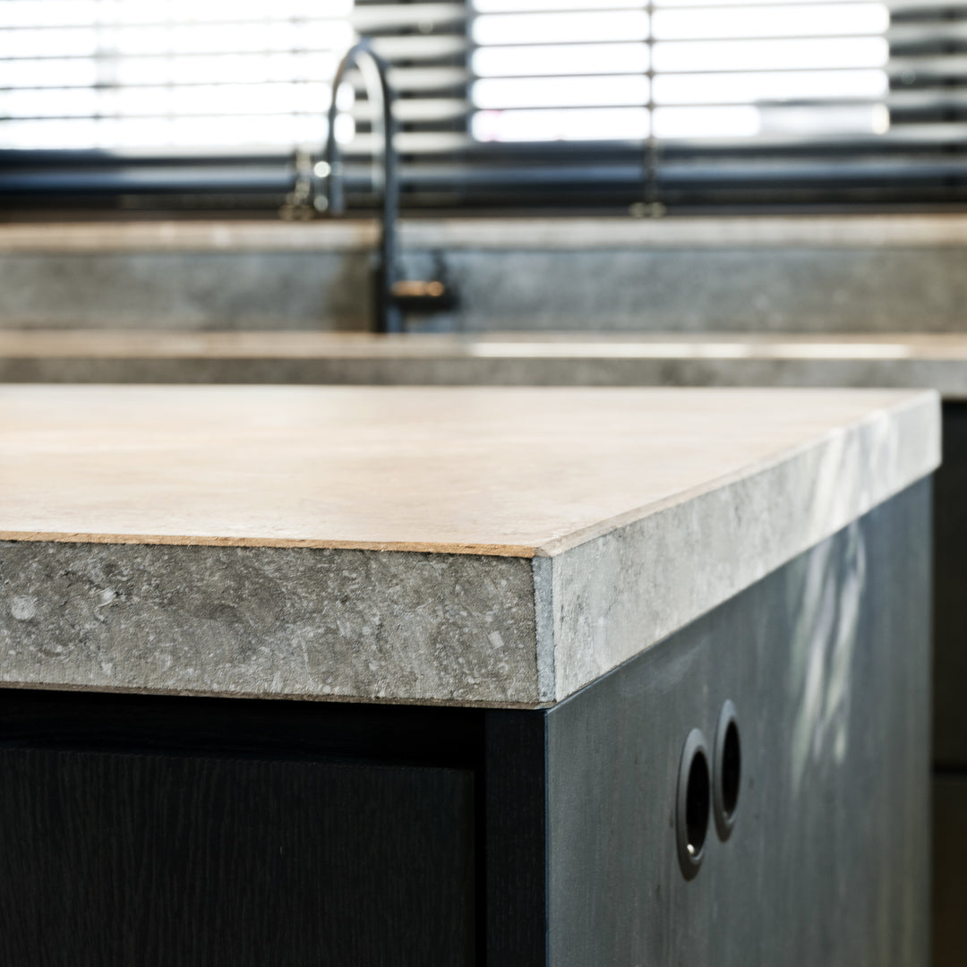 Ratio - Keukenfront GRIP - Massief eiken Primeur Zwarte beits Keukenfronten Houtmerk