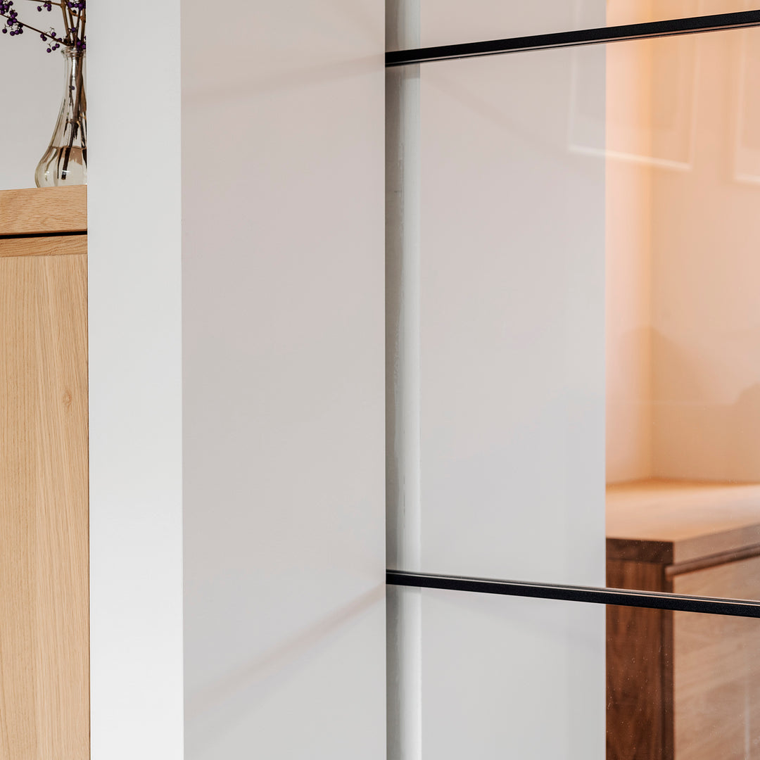 Houtmerk - En Suite Kast Porta 04 - Kast met stalen schuifdeuren Kastcombinatie Houtmerk