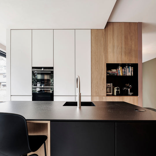 Houtmerk - Witte MDF Stollenwand - Overschilderbaar maatwerk Keukens Houtmerk