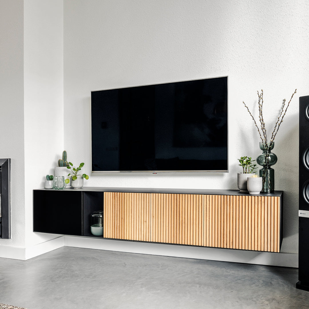 Houtmerk - Stalen wandmeubel Plato - Massief eiken met Arpa Fenix Kasten Houtmerk