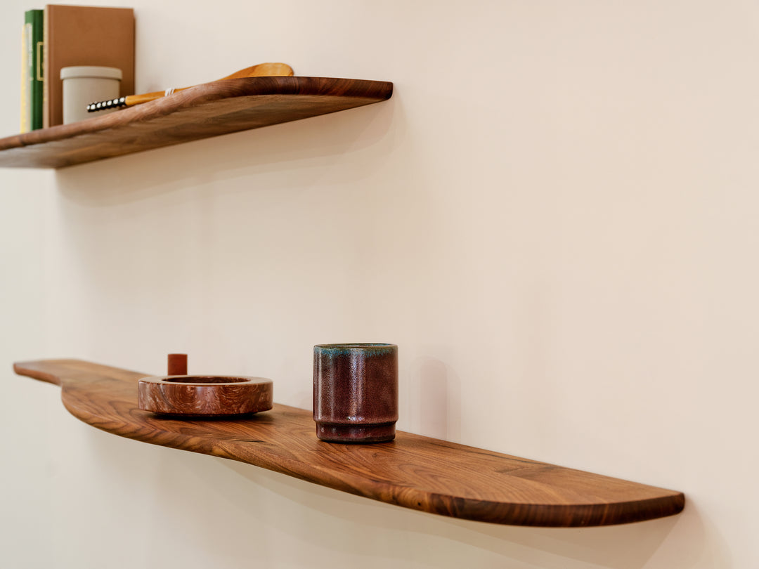Golvend gevormde wandplanken - natuurlijke elegantie