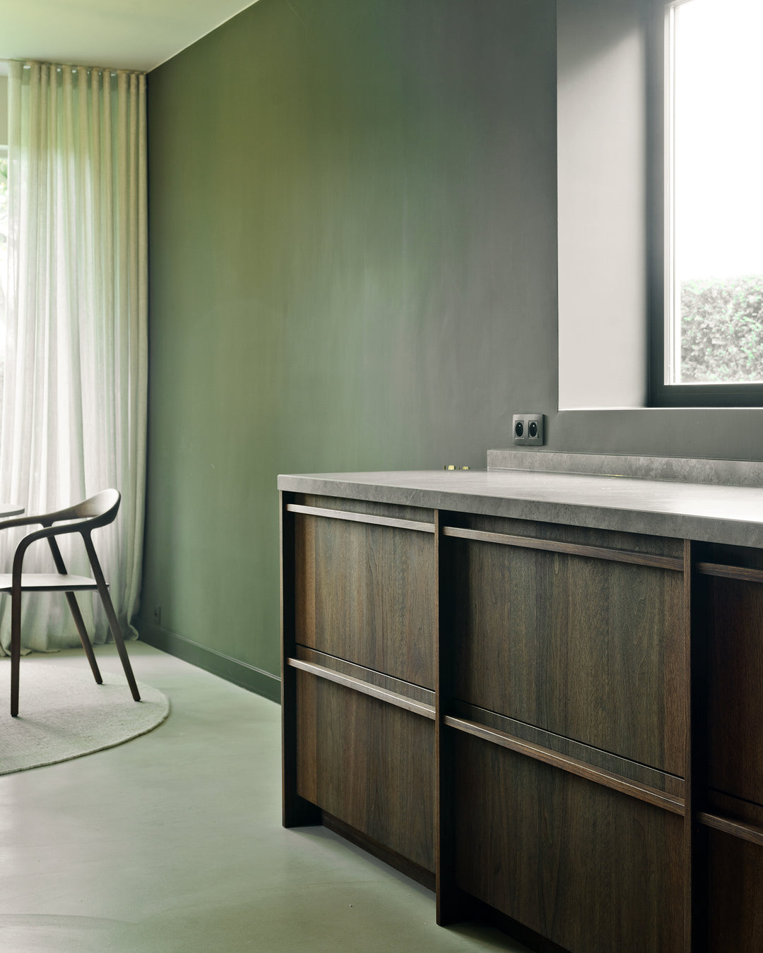 De sereniteit van houten Japandi keukens