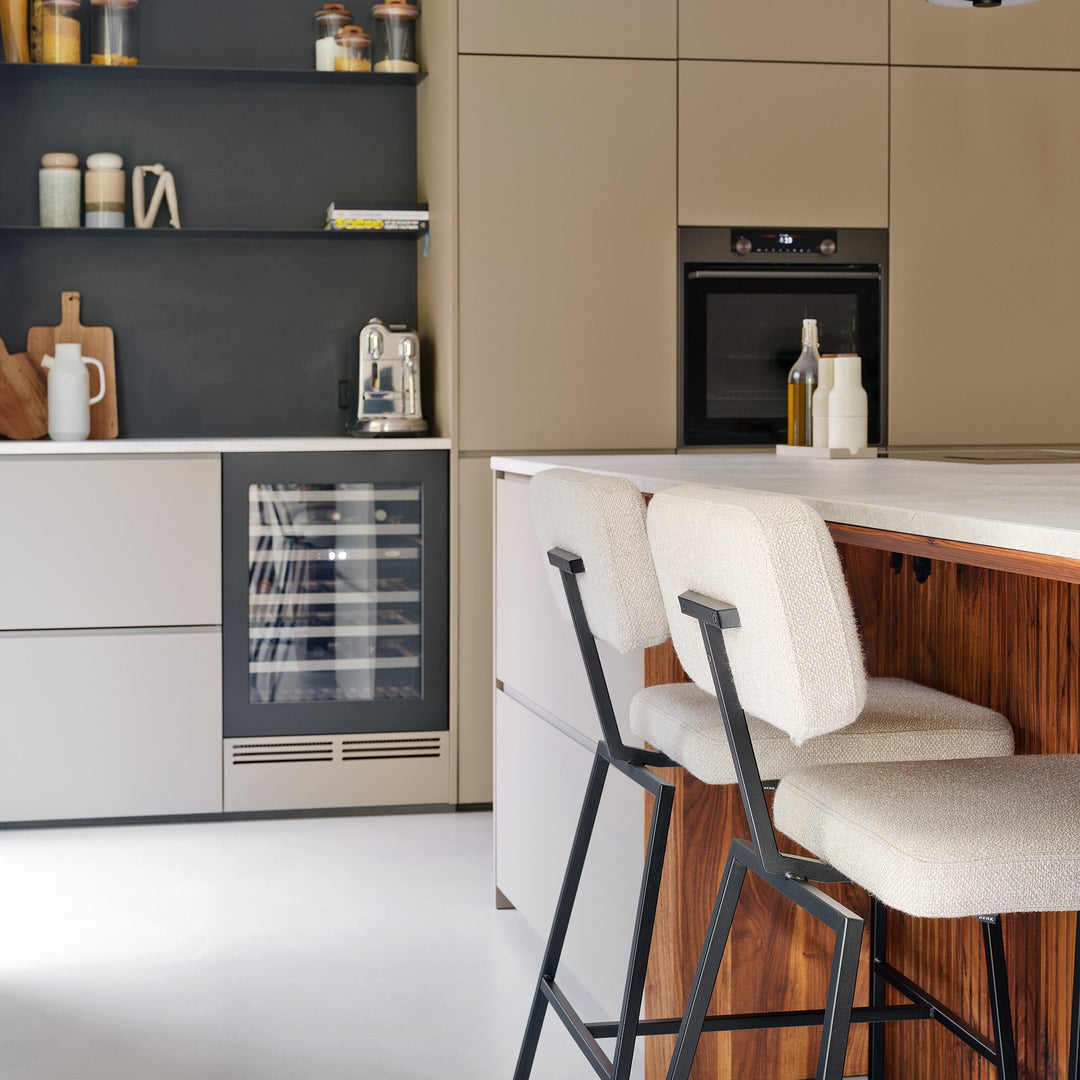 Een wijnklimaatkast in het kookeiland als verfijnde blikvanger