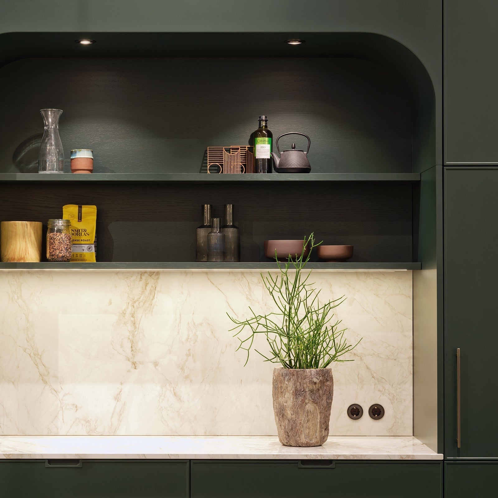 Welke boog past bij jouw keuken: In kleurlak of muurverf?