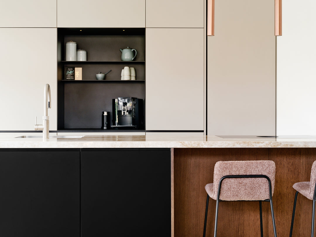 Ontdek de elegante kracht van onze stalen schappen