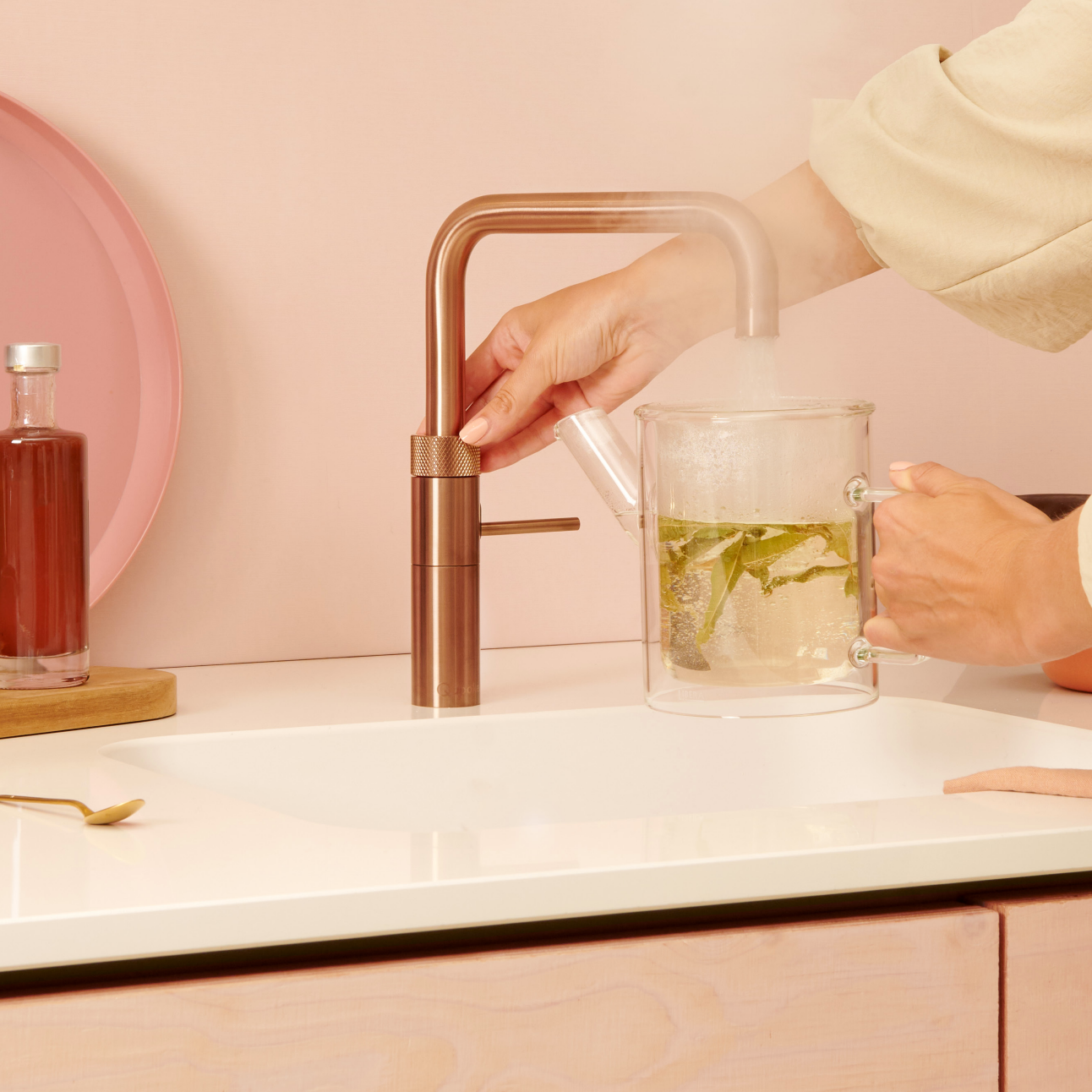 Kleur in de Keuken: Combineer Franke en Reginox spoelbakken met Quooker kranen