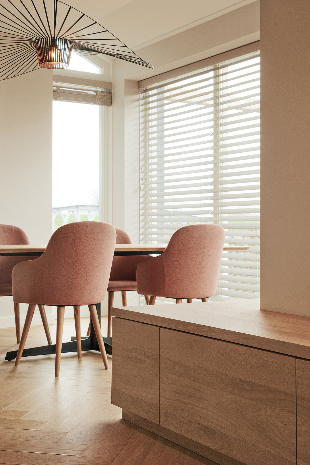 Ruimtebesparende zitruimte voor bij je eettafel