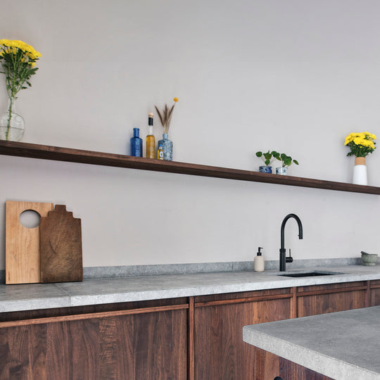 Houtmerk - Massief noten wandplank voor nis 242cm - SALE Wandplanken Houtmerk