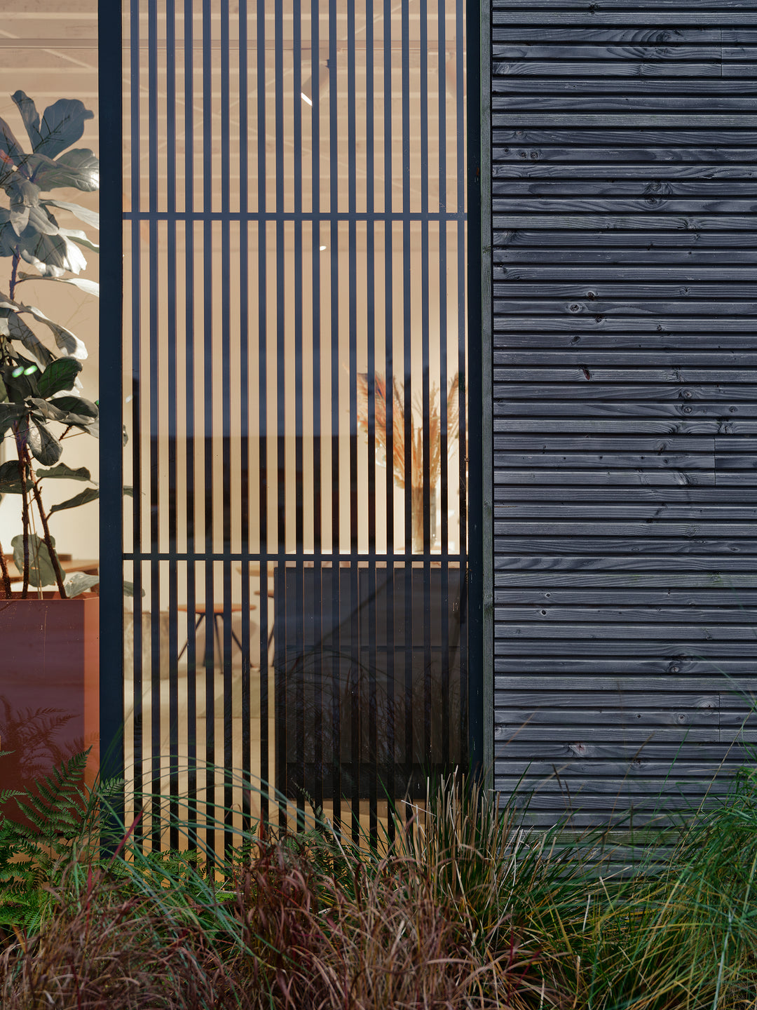 Houtmerk - Farrow&Ball Kleuren Roomdivider Stiletto - Met schuifrails wandmontage van 235cm tot 265cm hoog