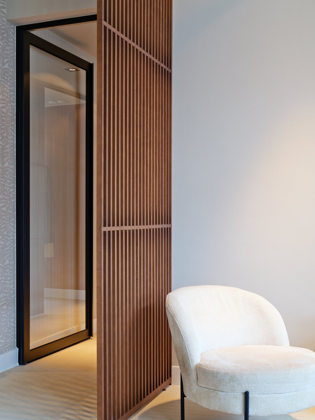 Houtmerk - Farrow&Ball Kleuren Roomdivider Stiletto - Met schuifrails wandmontage van 235cm tot 265cm hoog